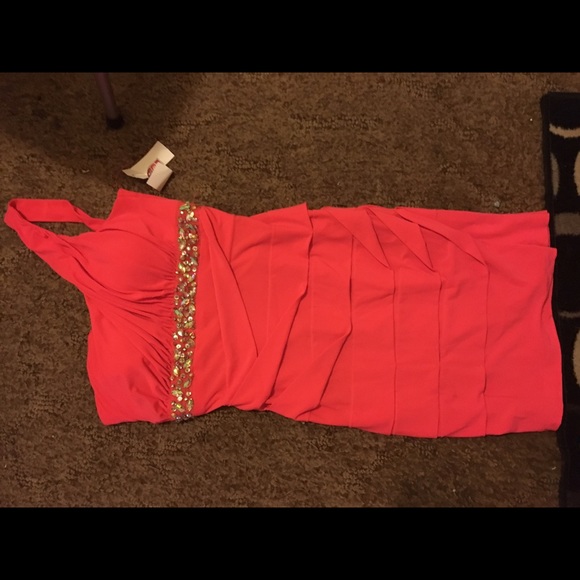 Coral semi dress 💕