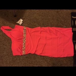 Coral semi dress 💕