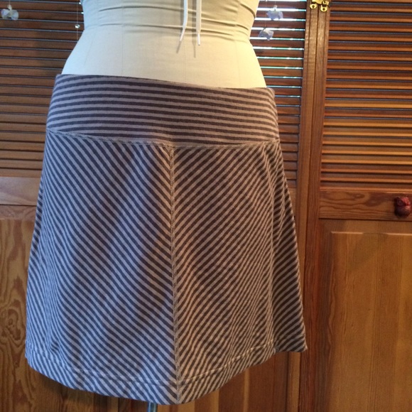 ‼️SALE‼️Reversible Dress & Skirt DONATED @5PM EST - Picture 3 of 4