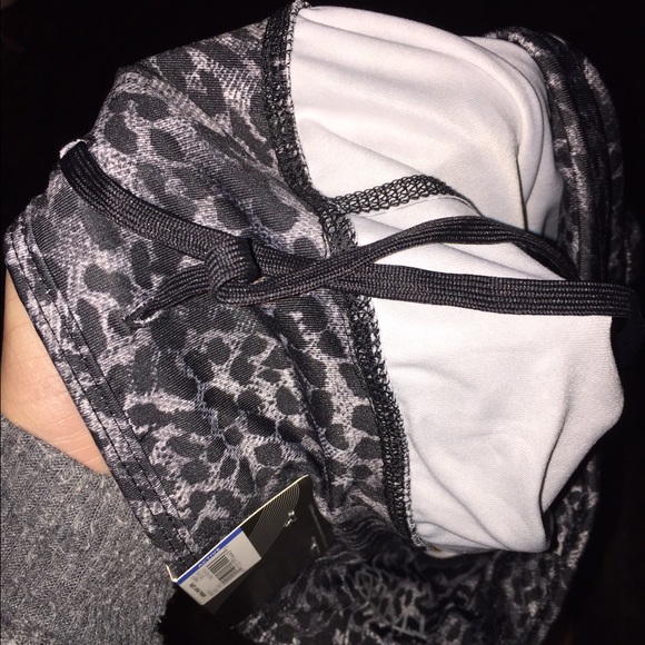 DANSKIN Animal Print Capri Workout Leggings - Picture 4 of 4