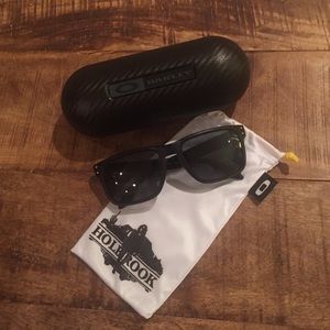 *SOLD* BRAND NEW Oakley Holbrook Sunglasses