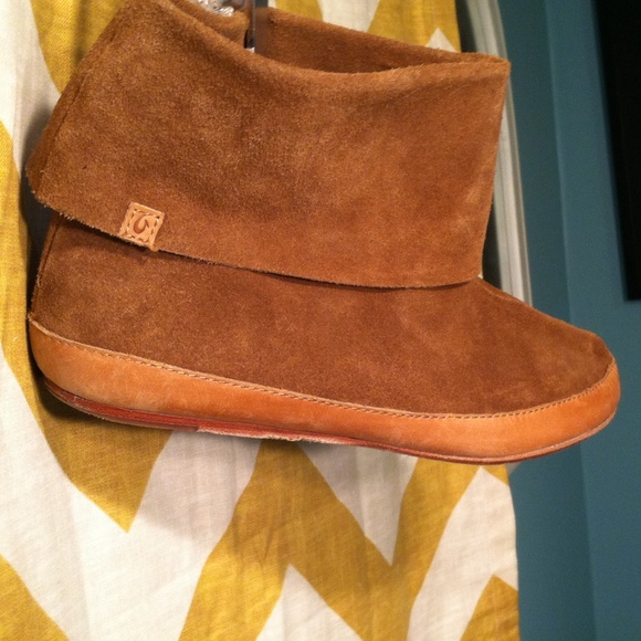 SOLD SOLD SOLD Olukai Auana suede ankle boots - Picture 3 of 3