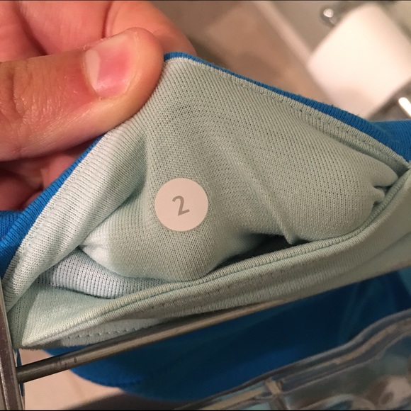 Lulu lemon pants size 2 - Picture 3 of 3