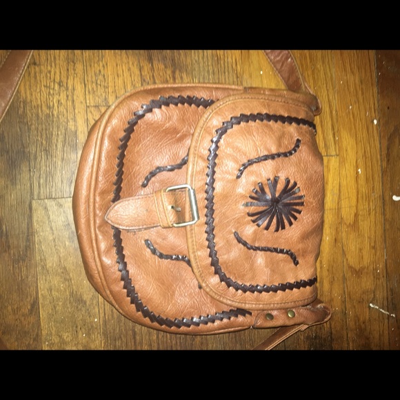 Tribal inspired cross body bag || Aldo