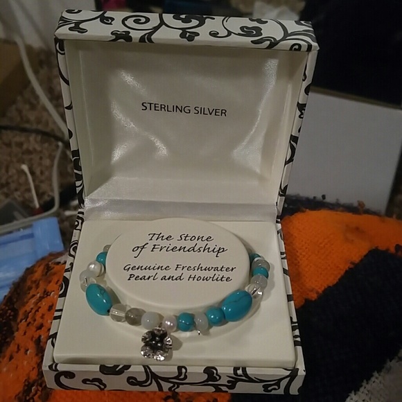 Genuine Freshwater Pearl and Howlite Bracelet