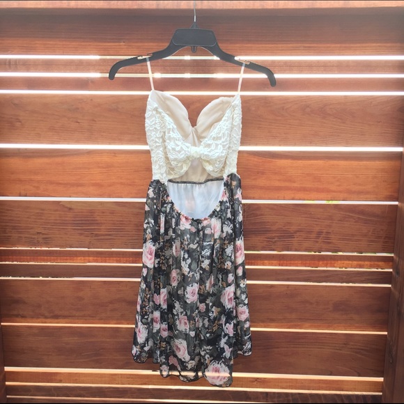 Strapless flowy mini dress. - Picture 2 of 3