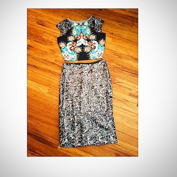 "BUNDLE" Sequins Skirt and crop top