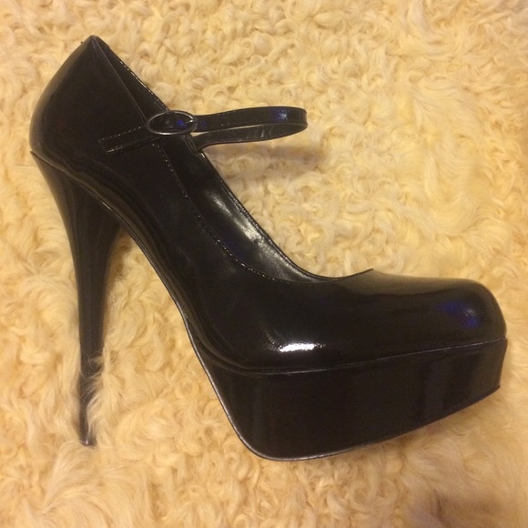 Steve Madden patent leather heels size 8.