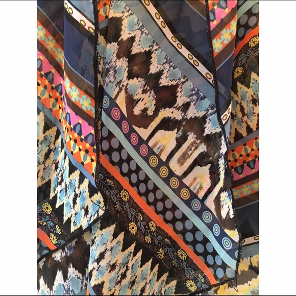 Flowy Halter Top - Picture 2 of 5