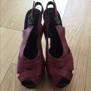 Bottega Veneta Burgundy Peep Toes Shoes SZ 7