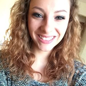 Meet your Posher, Alyssa