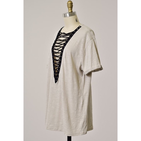 🚫Sold🚫🐫Lace Up Tee - Picture 2 of 4