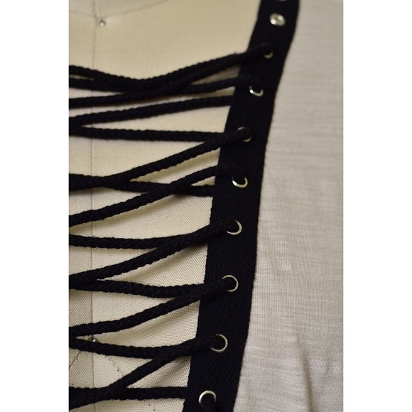 🚫Sold🚫🐫Lace Up Tee - Picture 4 of 4