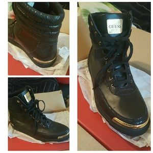 Guess Men Shoe, never wore, perfect condition