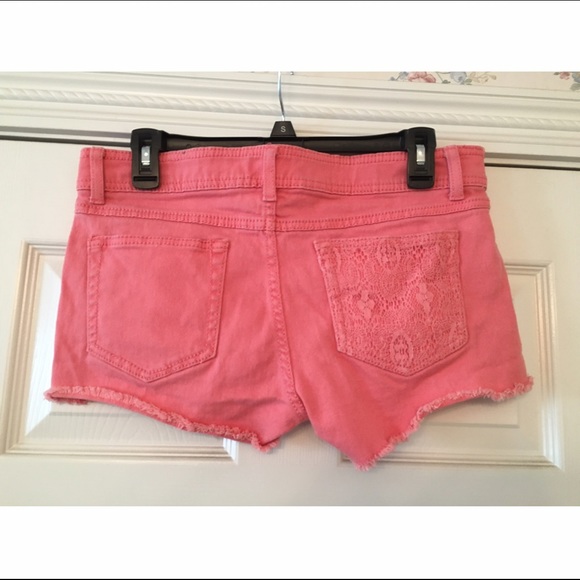 Lace Pink Shorts - Picture 2 of 3