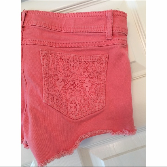 Lace Pink Shorts - Picture 3 of 3