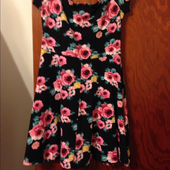 Floral short sleeve dress