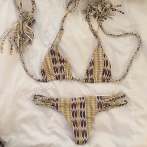 Acacia Maui bottoms/veneto top