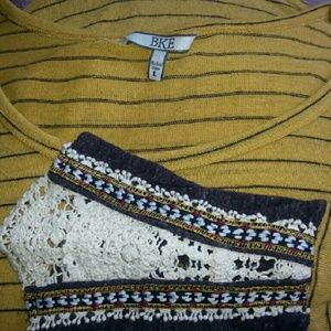 Long sleeve with crochet details