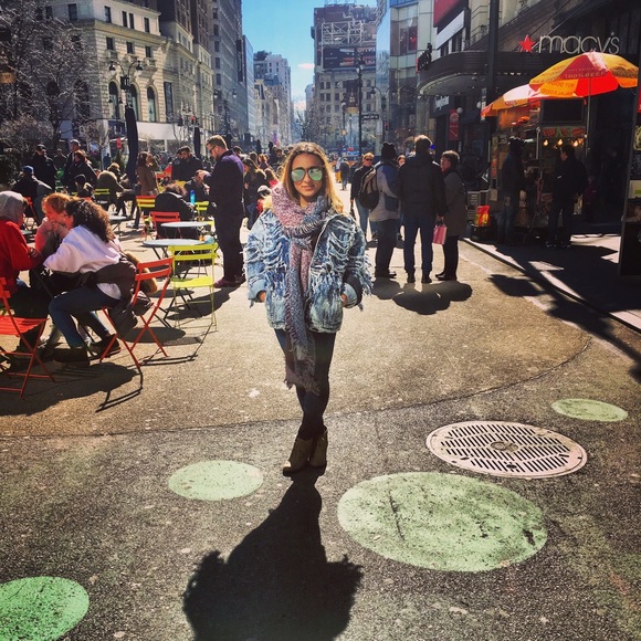 Chloe's Closet - Picture 5 of 6