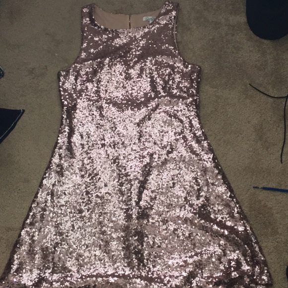 Dress - Picture 2 of 4