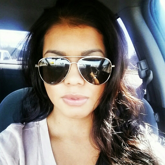 Meet your Posher, Aracely - Picture 1 of 1