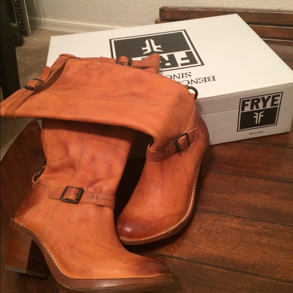 Distressed Frye Carmen belted inside zip boots