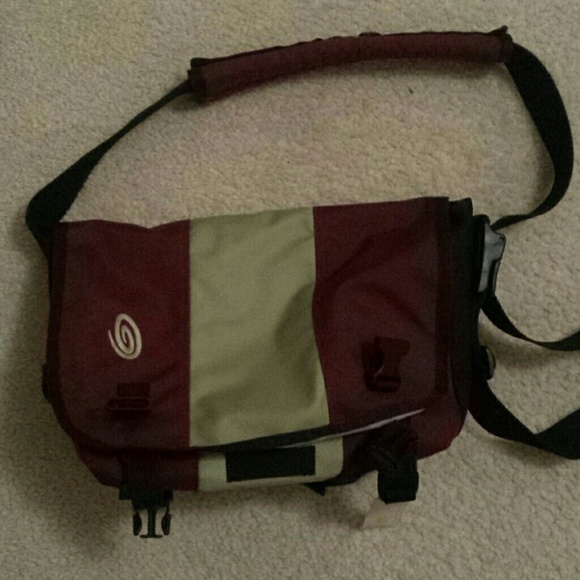 Preowned + preloved small Timbuk2 bag