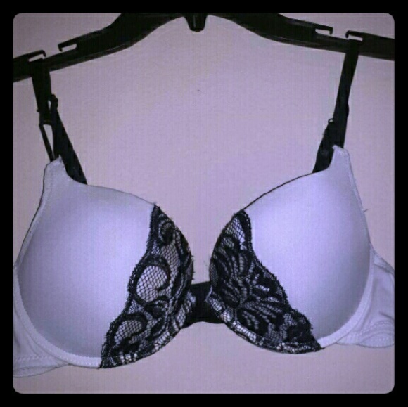 Black and White Rue 21 Bra