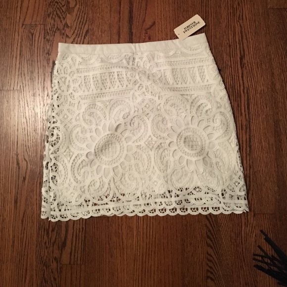 BEAND NEW forever 21 crochet skirt