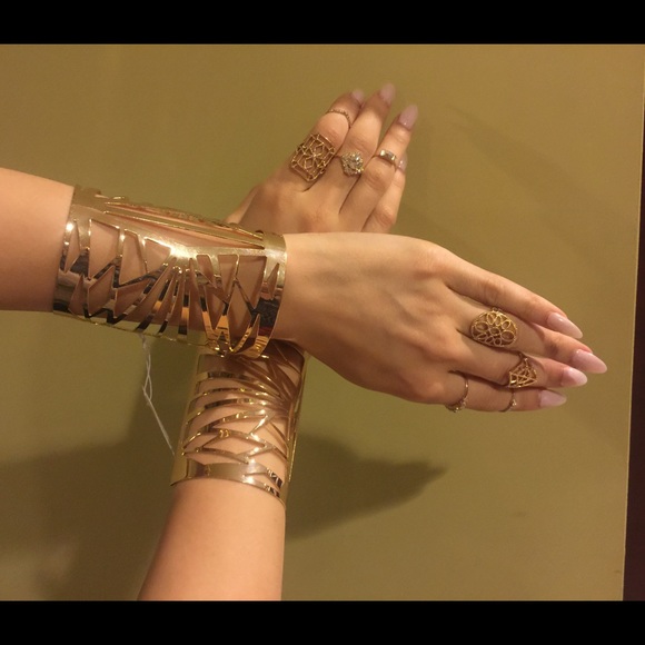 Gold cuff bracelets - Picture 3 of 4