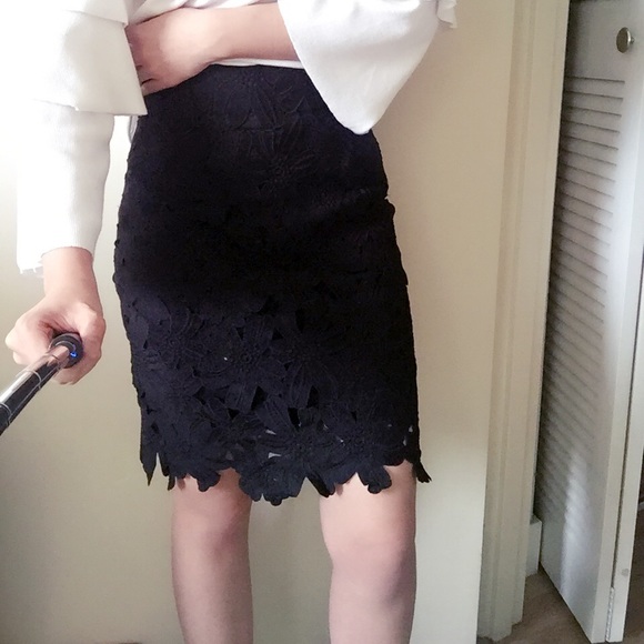 Floral lace skirt