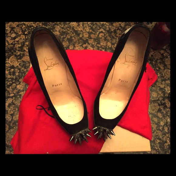 💯% Authentic Louboutin Asteroid Spike toe pumps