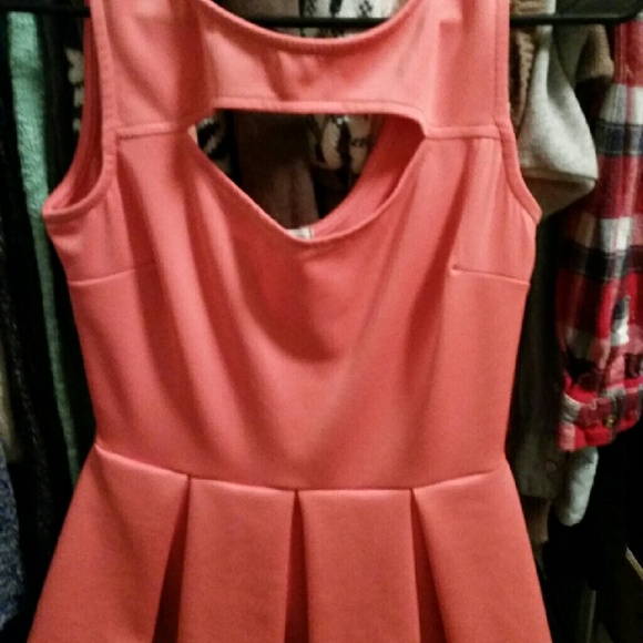 Salmon peplum - Picture 1 of 1
