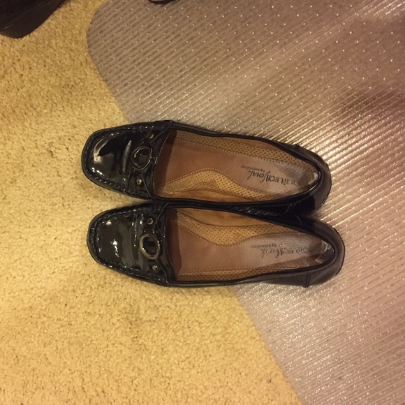 Natural Soul black patent leather loafers