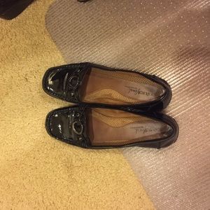 Natural Soul black patent leather loafers