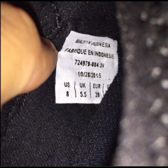 Nike womens original black shoes Sz 8 NEW - Picture 3 of 4