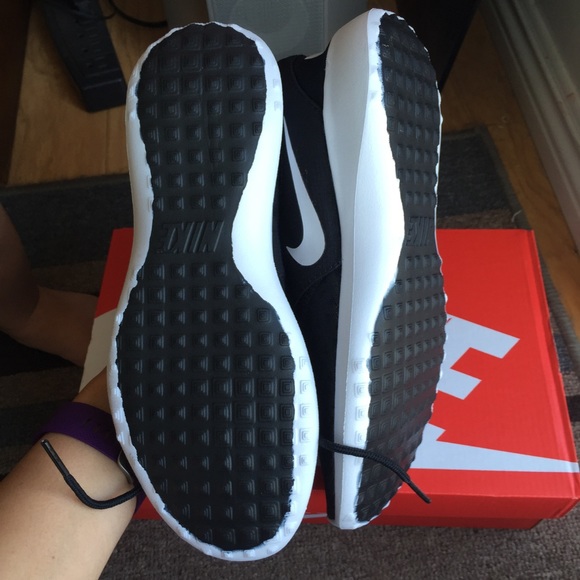 Nike womens original black shoes Sz 8 NEW - Picture 4 of 4