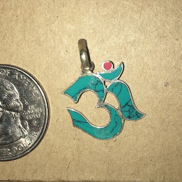 OM pendant (Sanskrit: ॐ) ✌🏾️
