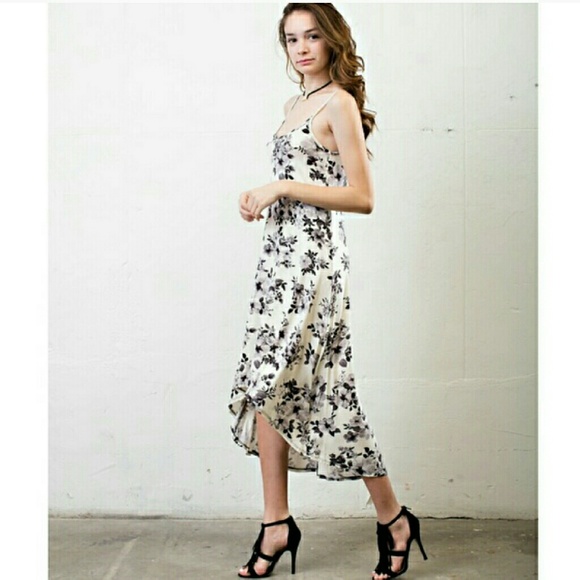 ๐งNEW LOW PRICE!๐งHi-low DRESS Zx HOST PICK - Picture 3 of 4