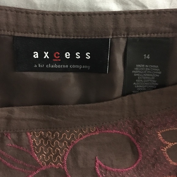 Brown A-Line skirt with embroidery detail - Picture 2 of 2