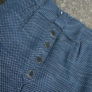 ANTHROPOLOGIE . navy + white skirt . size 8