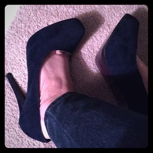 Mixx Navy suede heels like new size 8.5