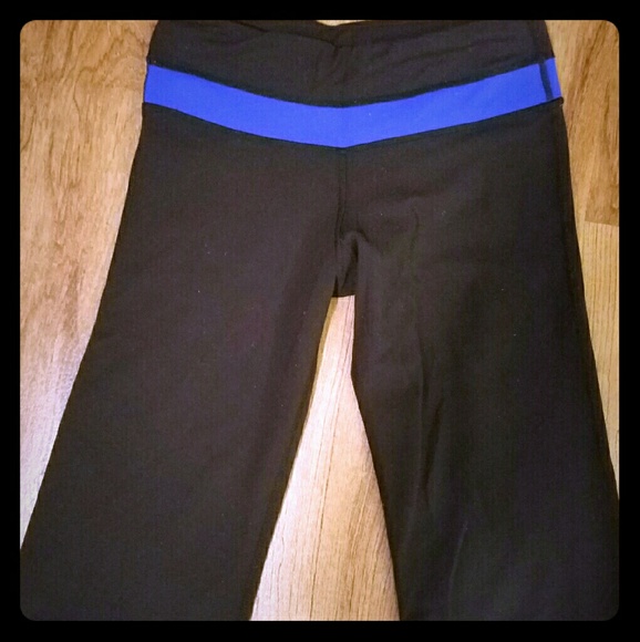 Lululemon Black / Blue Capri Pants, Size 4 Small