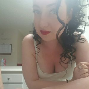 Meet your Posher, Karissa