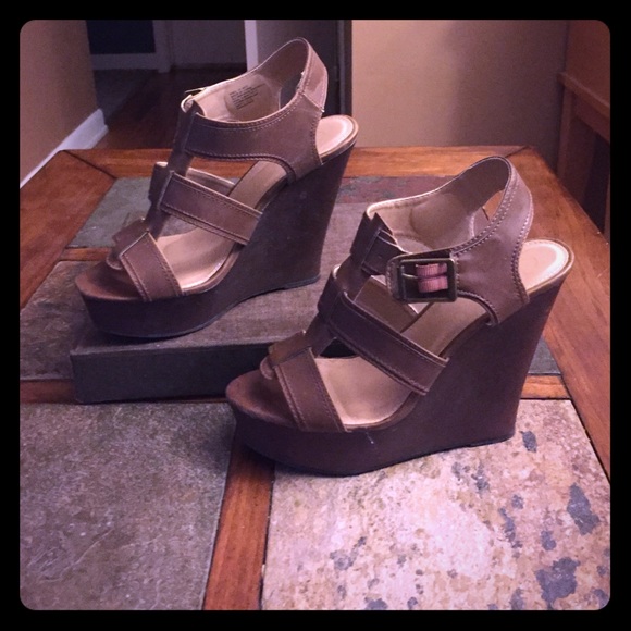 Wedge brown sandals
