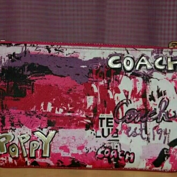 COACH  poppy wristlet *****. RARE****