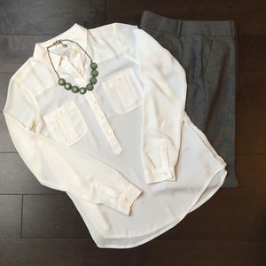Like new LOFT ivory blouse