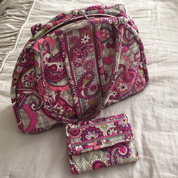 🎈CLEARANCE🎈Vera Bradley purse and wallet set!