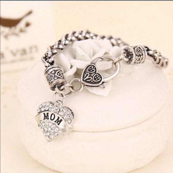 🍁🎉HOST PICK🎉 Mom Crystal Heart Charm Bracelet - Picture 3 of 3